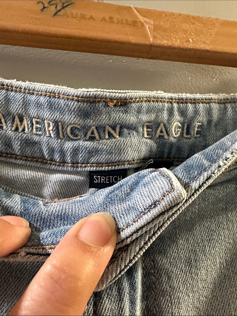American Eagle Outfitters Light Blue Wide-Leg Jeans with Raw Hem - Picture 7 of 9